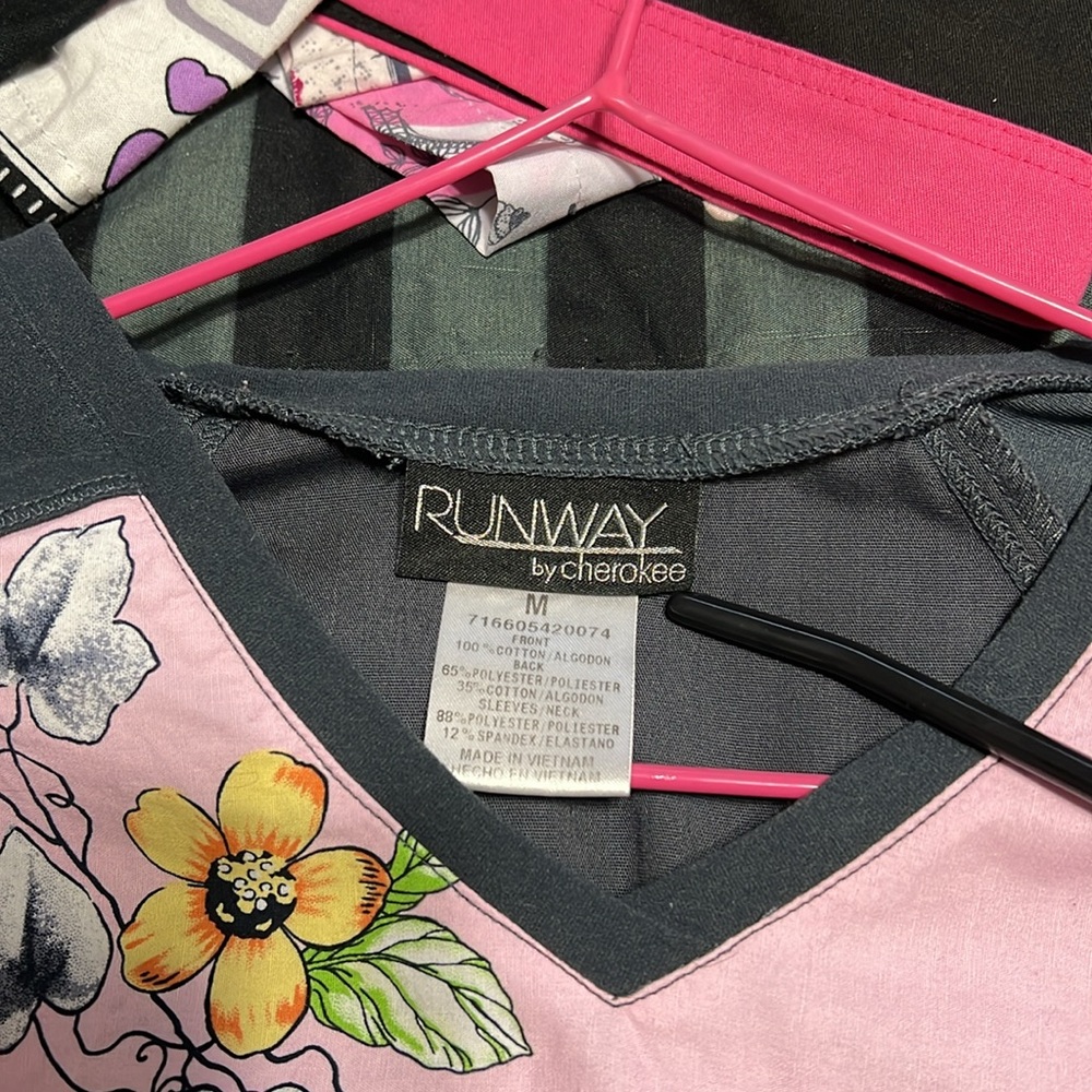 Cherokee scrub top - Picture 7 of 7